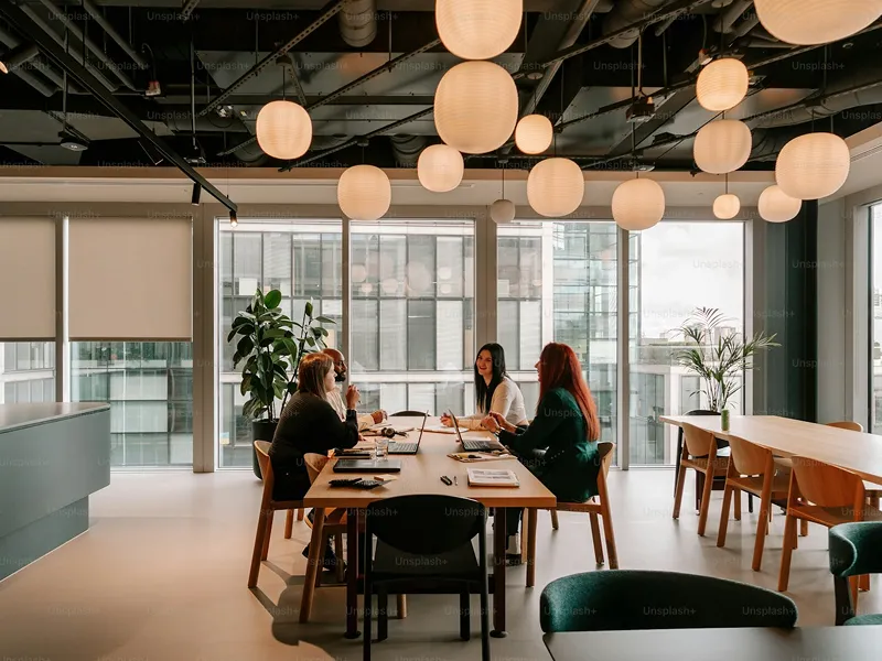 Detrás de NewsUp hay un equipo con amplia experiencia en comunicación, apoyado por especialistas en diseño UX/UI y desarrollo tecnológico. Esta combinación nos permite unir el conocimiento profundo del sector con una plataforma robusta e intuitiva, asegurando que NewsUp sea el motor que impulsa tu presencia ante los medios y profesionaliza cada uno de tus impactos.